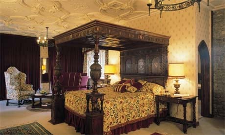 Easy lies the head...