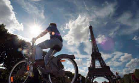Cycling around Paris on a Velib bike