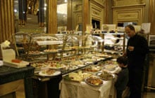 Aperitivo tradition in Turin: Caffe San Carlo