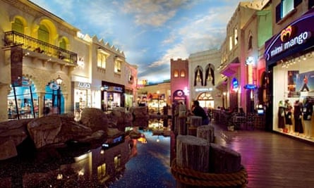 Malls within walking distance of the casinos