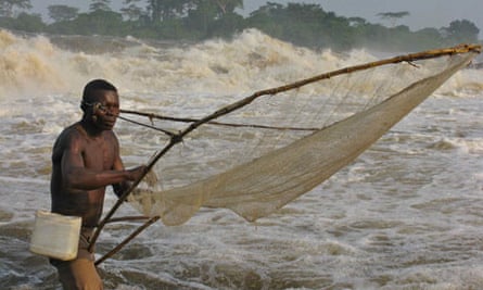 Canoeing the Congo - Wagenia fisherman
