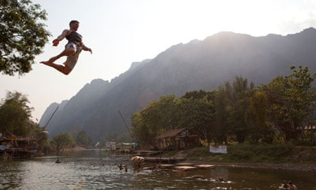 Tourist jumps into Nam Song river, Laos