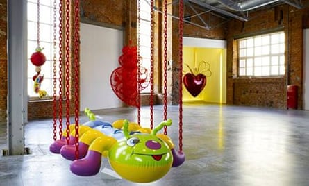 Jeff Koons' Caterpillar Chains at The Garage, Moscow