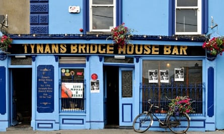 Exterior shot of Tynan's Bridge House Bar in Kilkenny, Ireland