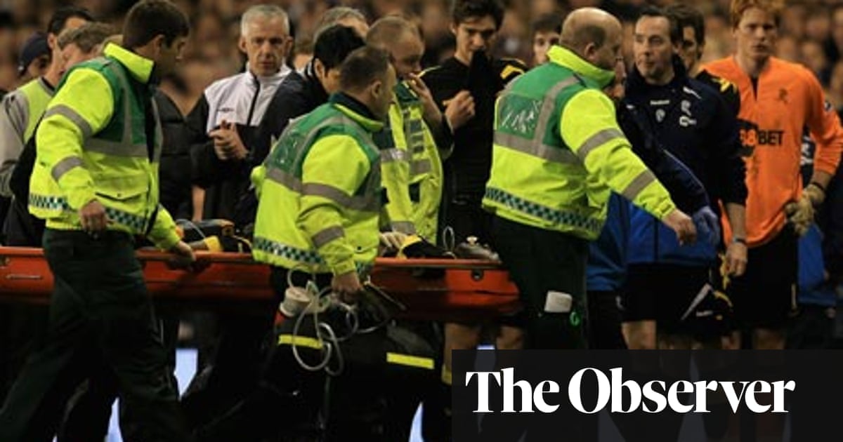 78 Minutes In The Life And Near Death Of Fabrice Muamba Football The Guardian Gesture from real madrid, sending their best wishes to fabrice muamba after his cardiac arrest and also to eric abidal as he is to undergo a liver transplant. fabrice muamba football