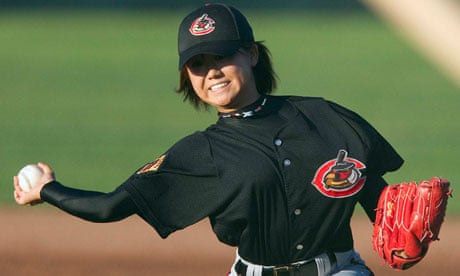 Eri Yoshida,the first woman in baseball history to pitch professionally