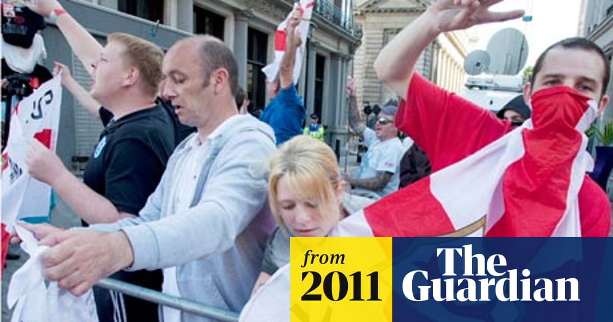 Muslims criticise Scotland Yard for telling them to engage with EDL
