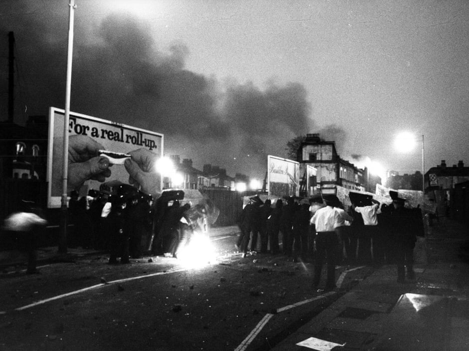 Emeute de Brixton en 1981 suite à la politique d'austérité de Margaret Thatcher / Photo : David Stevens/ Rex Features