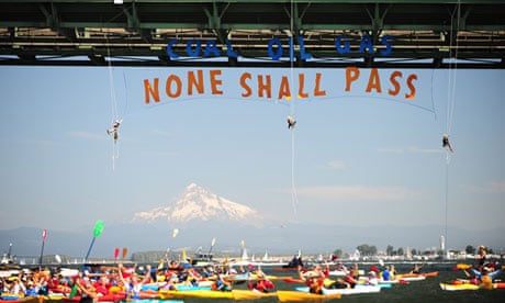 Protest against fossil fuels on Columbia River, Washington