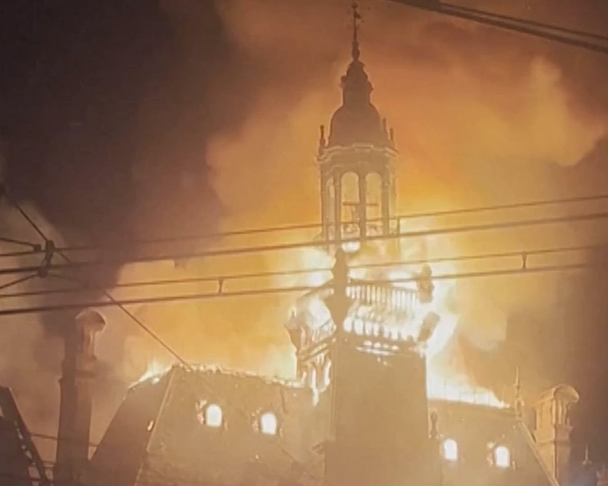 Historic Limoges city hall collapses after being set ablaze