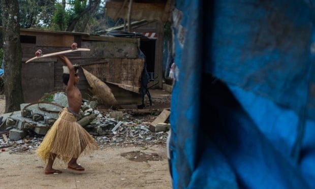 A child in the Guaraní community Tekoa Itakupe