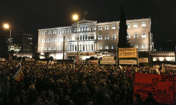 Pro-government protesters gathered in front of Greece’s parliament to back its demands of a bailout debt renegotiation tonight.