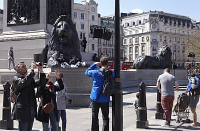 First world war recruitment in Trafalgar Square … and now – interactive |  Photography | The Guardian