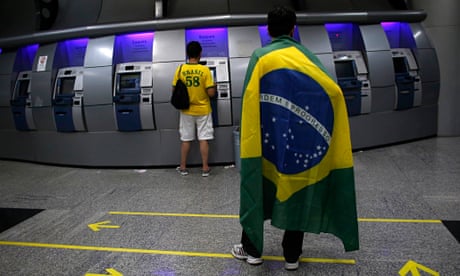 Brazilians-at-an-ATM-mach-009.jpg