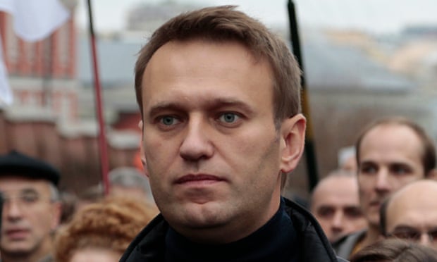 http://i.guim.co.uk/static/w-620/h--/q-95/sys-images/Guardian/Pix/pictures/2014/10/17/1413564300726/Alexei-Navalny-at-an-oppo-011.jpg