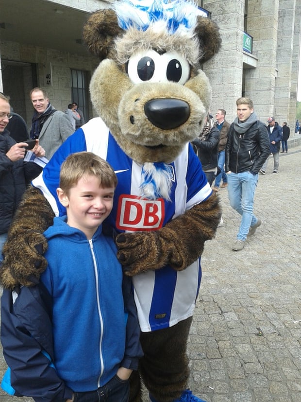 Finn meets the Hertha Berlin mascot.