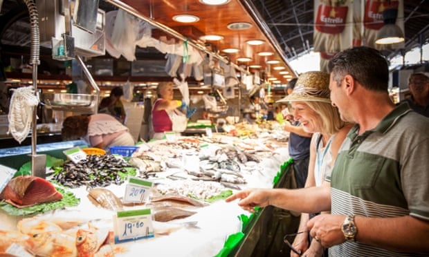 “They taste like a piece of the ocean!”. At a seafood stall on a Trip4real foodie tour