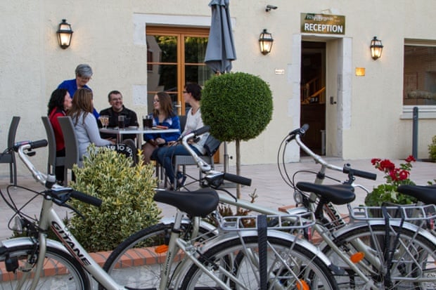 Cyclists on the terrace of a hotel in Sully-sur-Loire, France, which has Accueil Vélo (cycle friendly) accreditation.