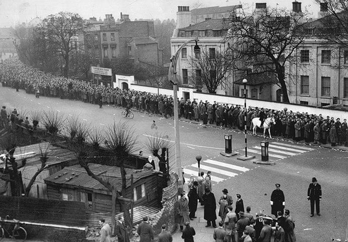 Fans-queuing-for-tickets--007.jpg