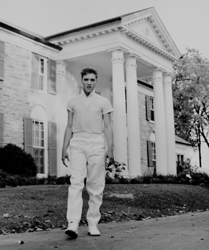 A young Elvis outside Graceland