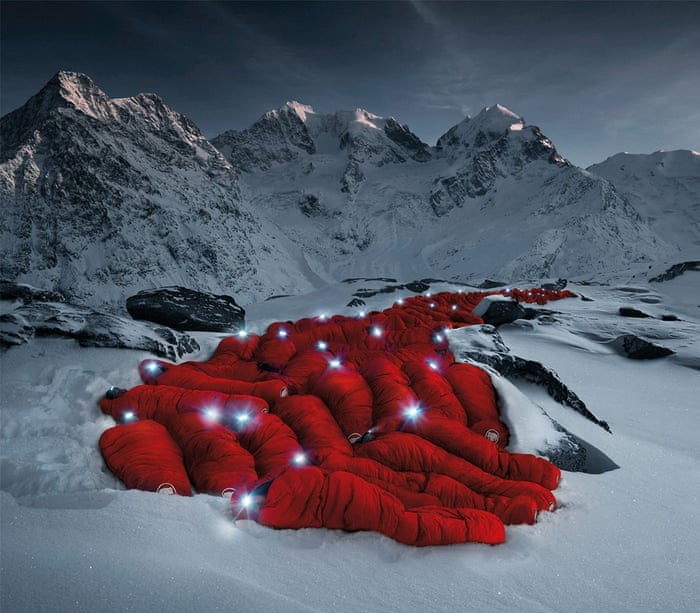 60 Mammut employees, from interns to vice presidents, settled in at 2,700 metres altitude, surrounded by ice, wind and snow, to test Mammut's newest sleeping bags